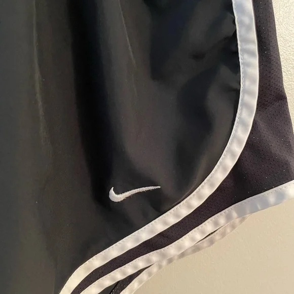 Nike Women's DriFit Tempo Running Shorts Black Size XL - Picture 2 of 4